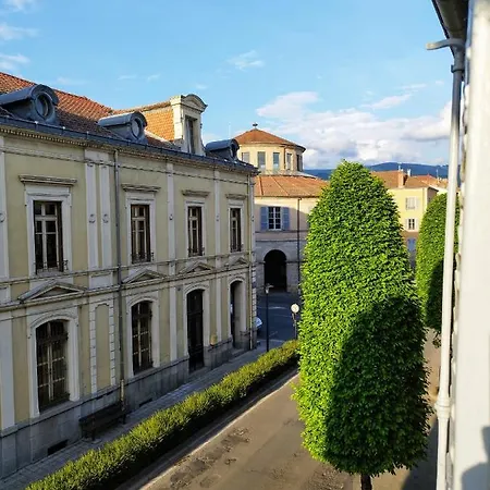 Chaleureuse Maison De Ville A Cote De La Mairie Ronde Ambert Buitenkant foto