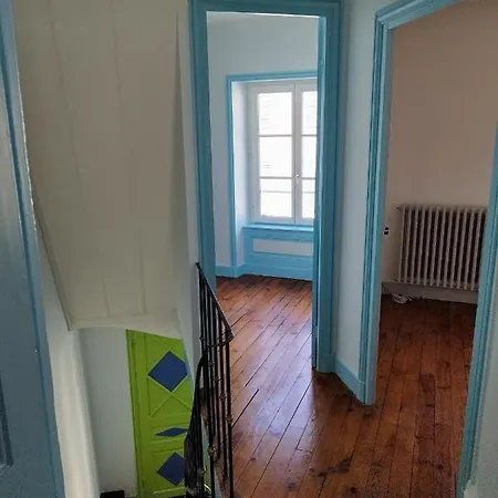 Chaleureuse Maison De Ville A Cote De La Mairie Ronde Ambert Buitenkant foto